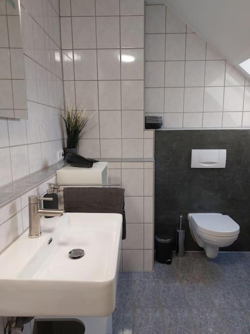 Rooftop Apartmens Ulm - Komfortable Neue Gemeinschaftsunterkunft Im Herzen Von Ulm - Raum 1 Luaran gambar